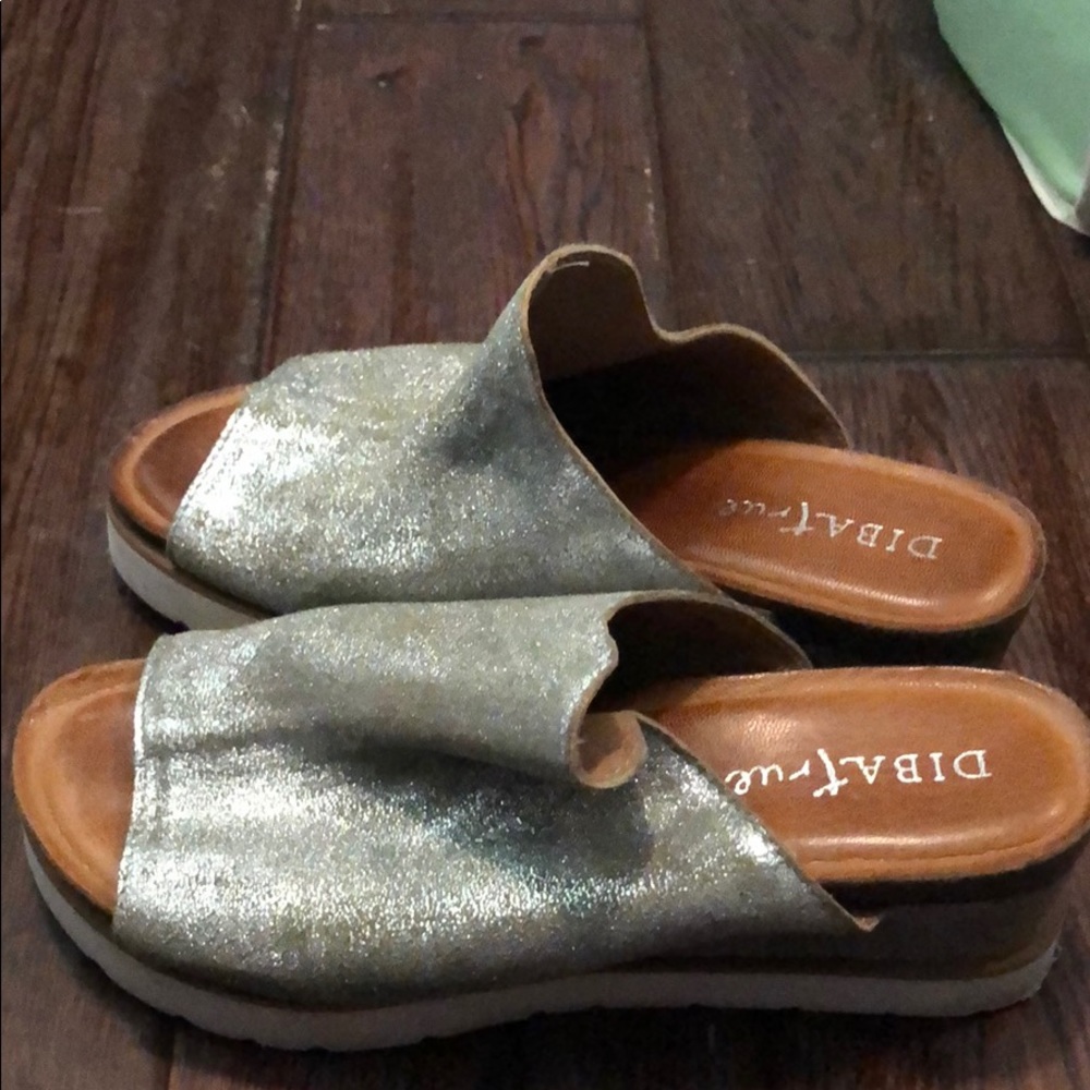 Silver/leather slip on wedge